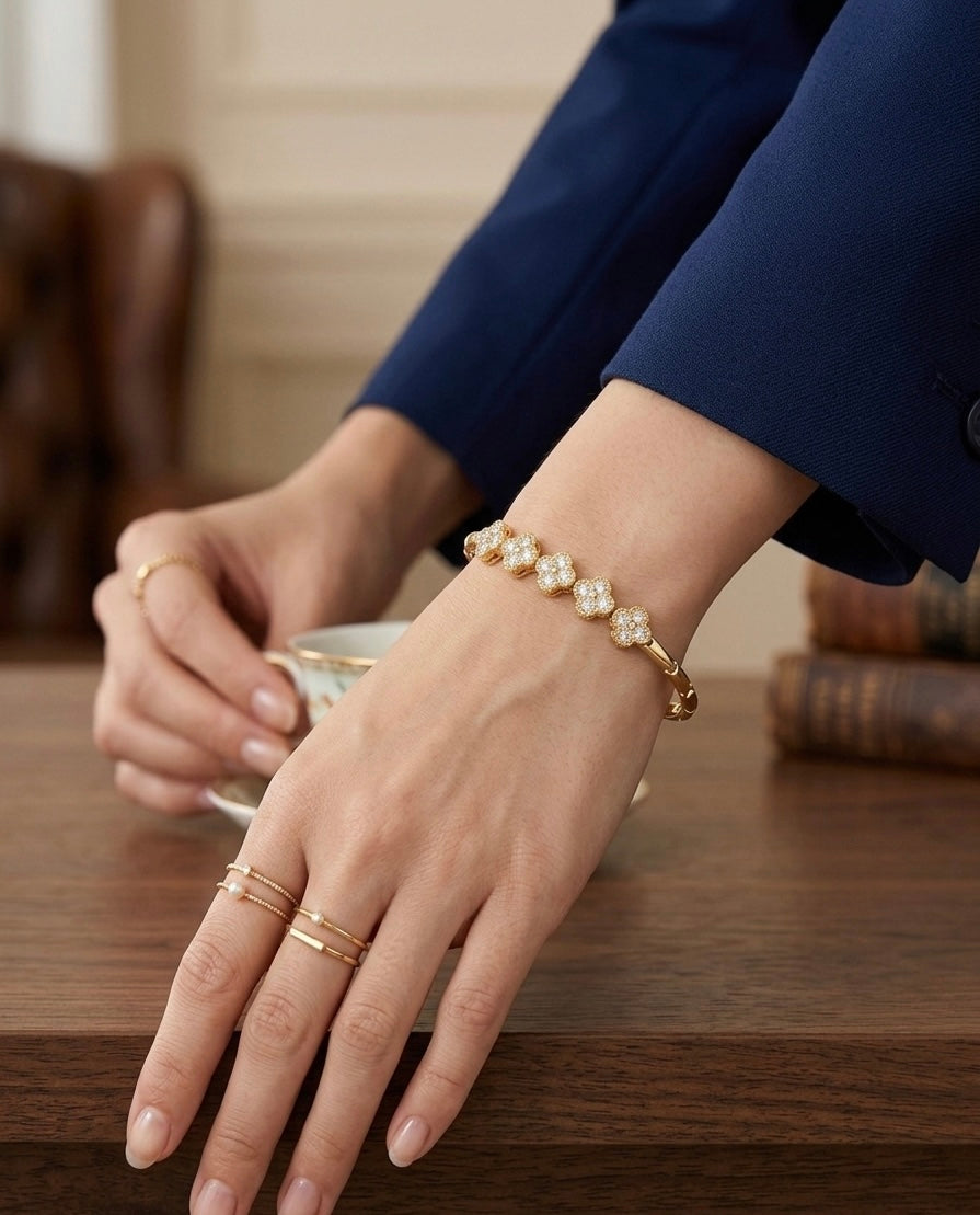 Kleeblatt-Armband mit Steinen