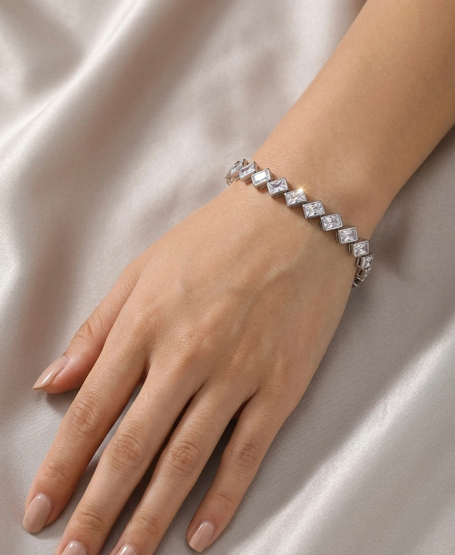 Armband mit rechteckigen Steinen