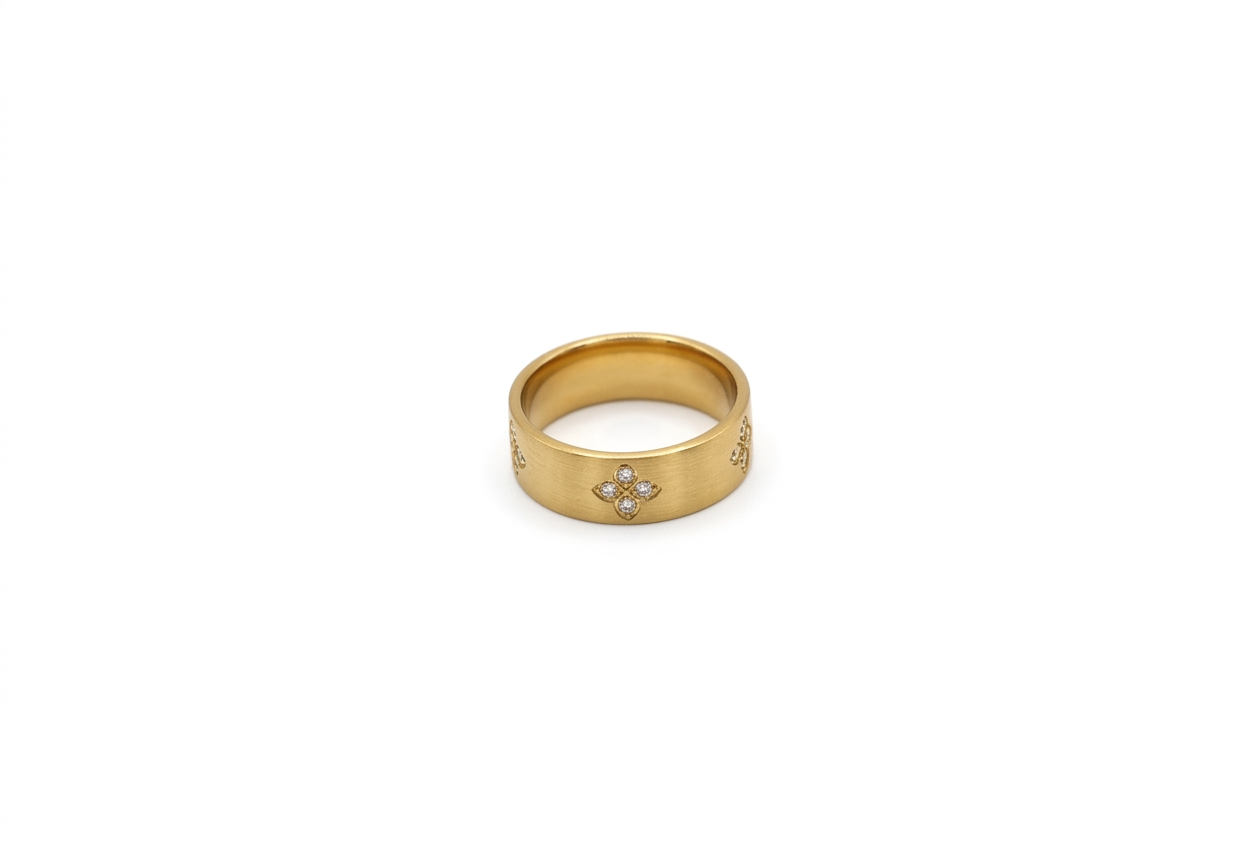Glitter Clover Ring
