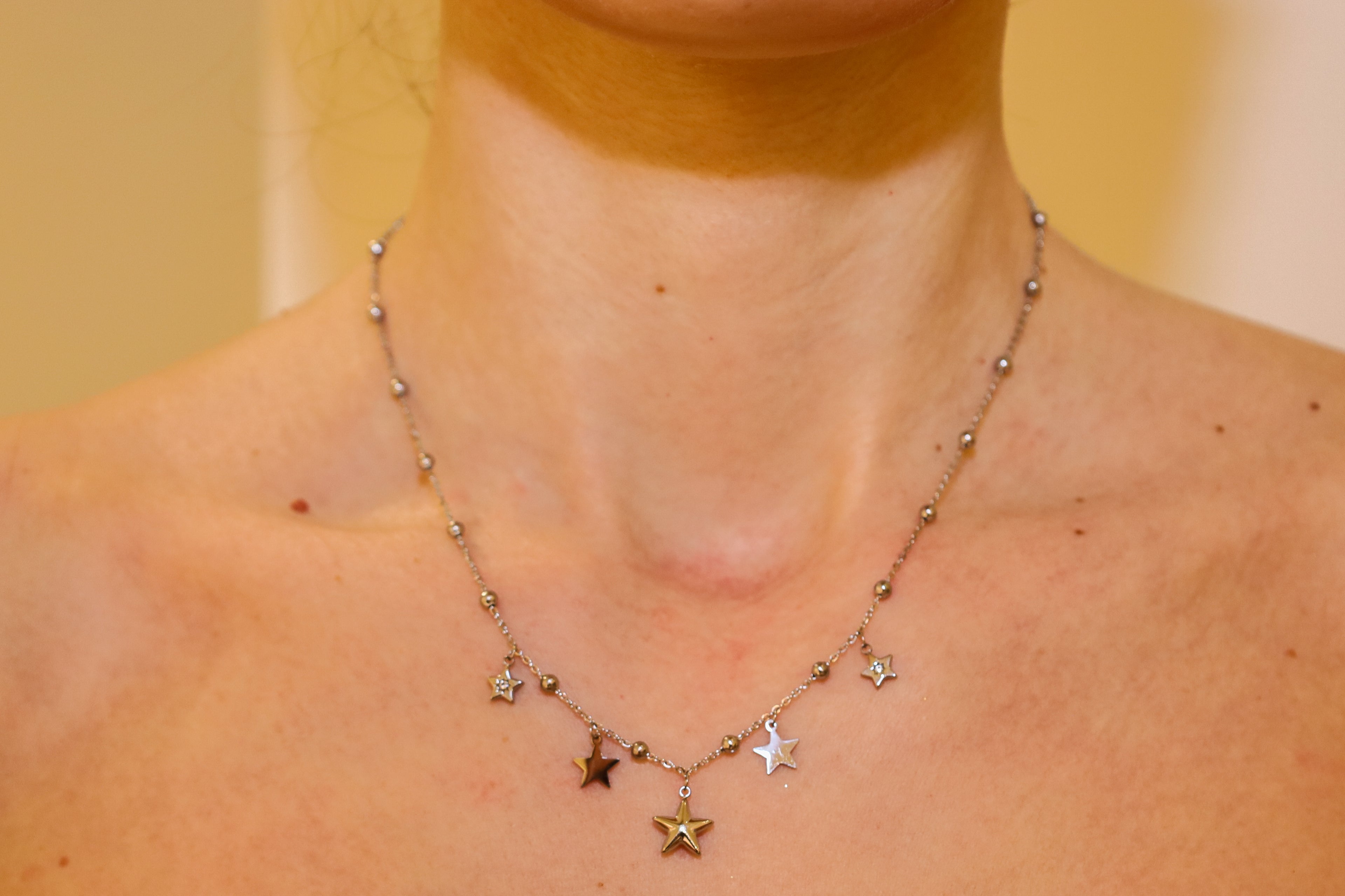 Filigrane Kette mit Sternen und Kristallen